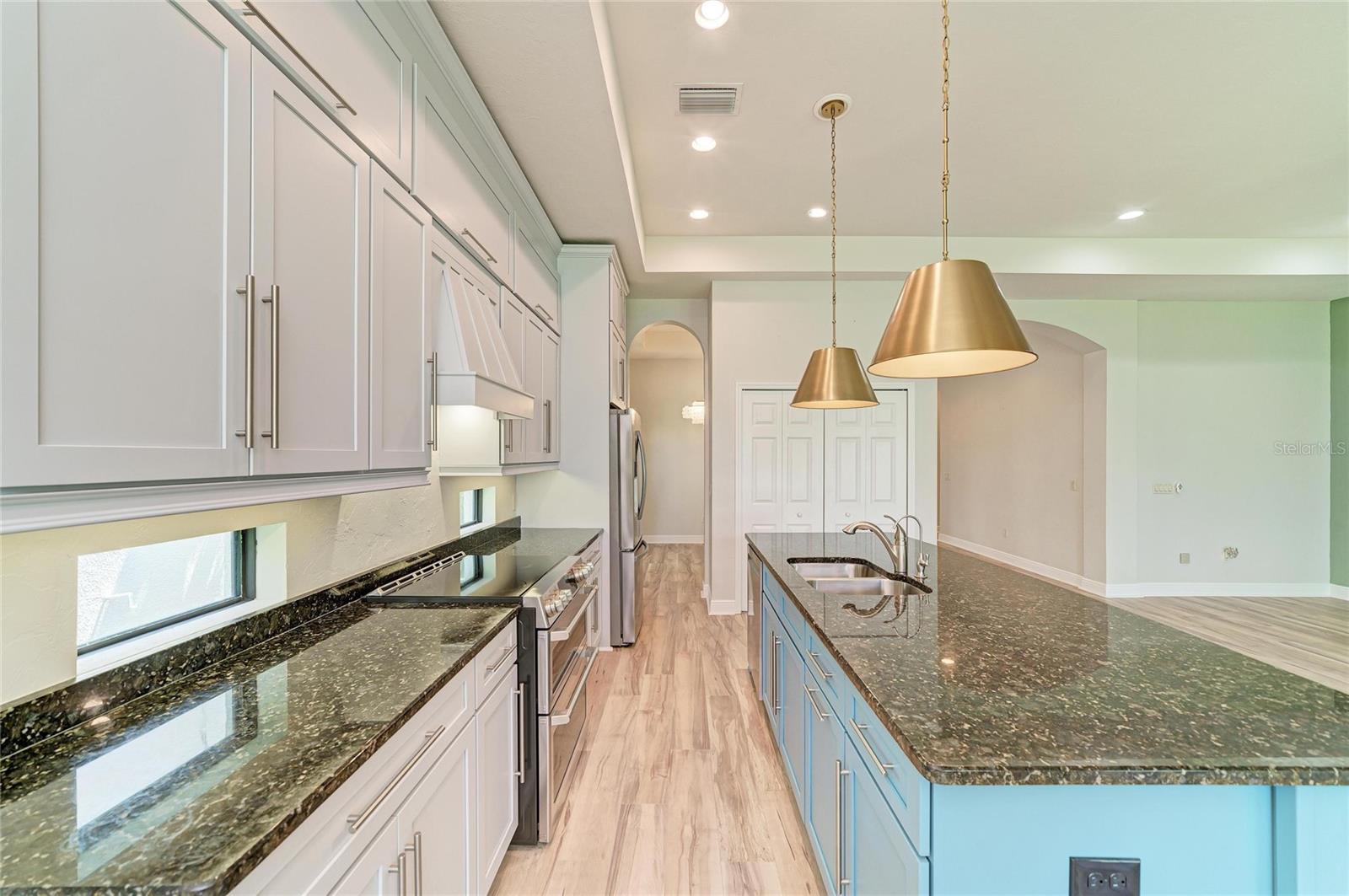 5819 TITLE ROW DR