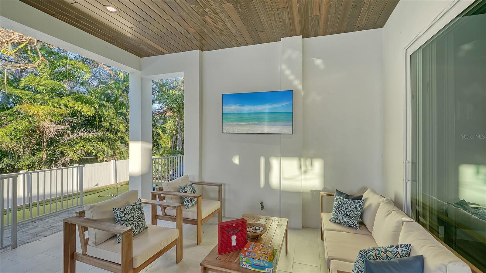 1537 SIESTA DR