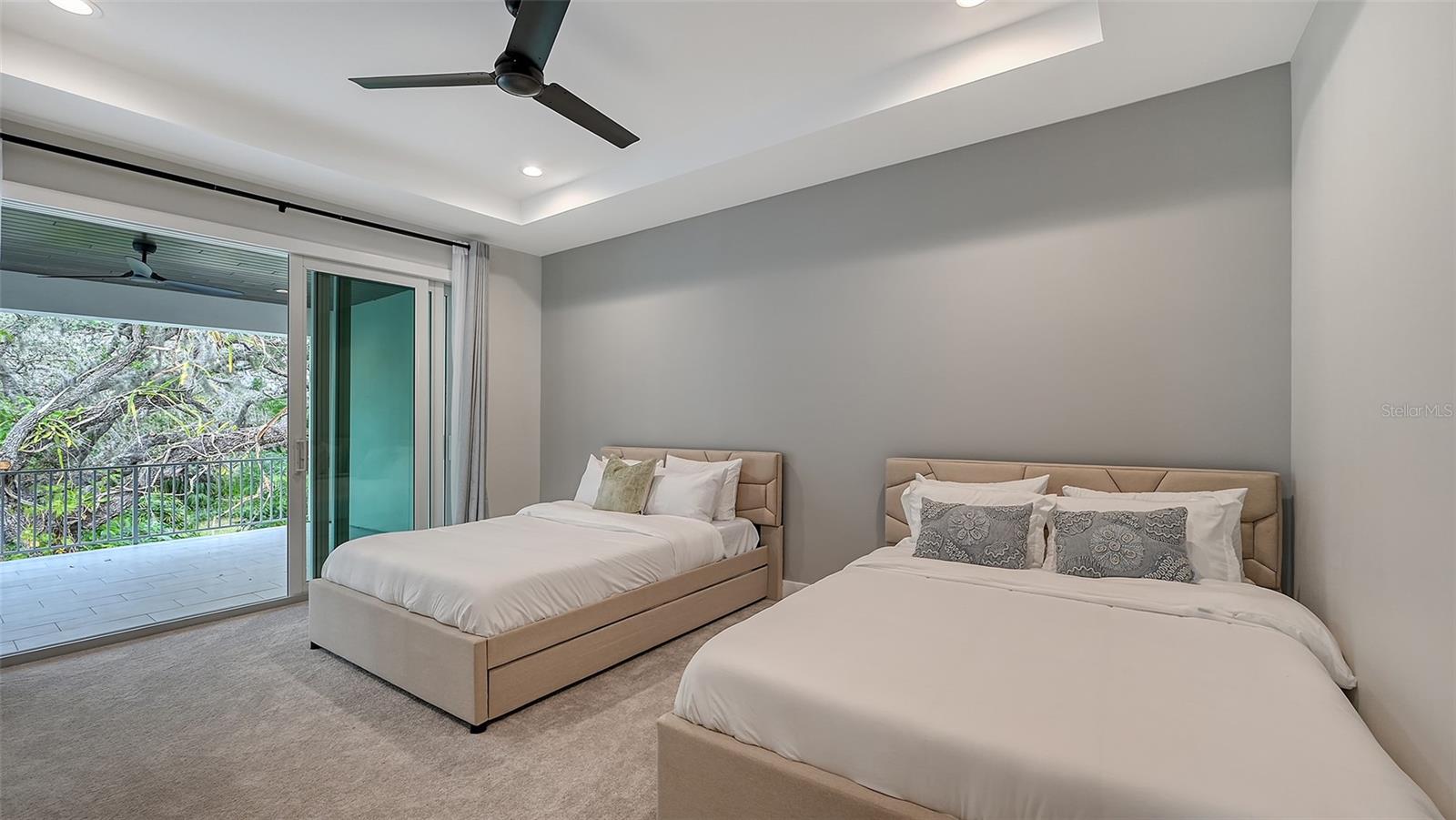 1537 SIESTA DR