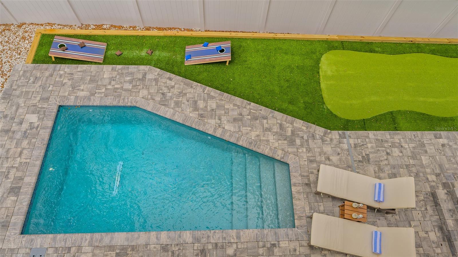1537 SIESTA DR