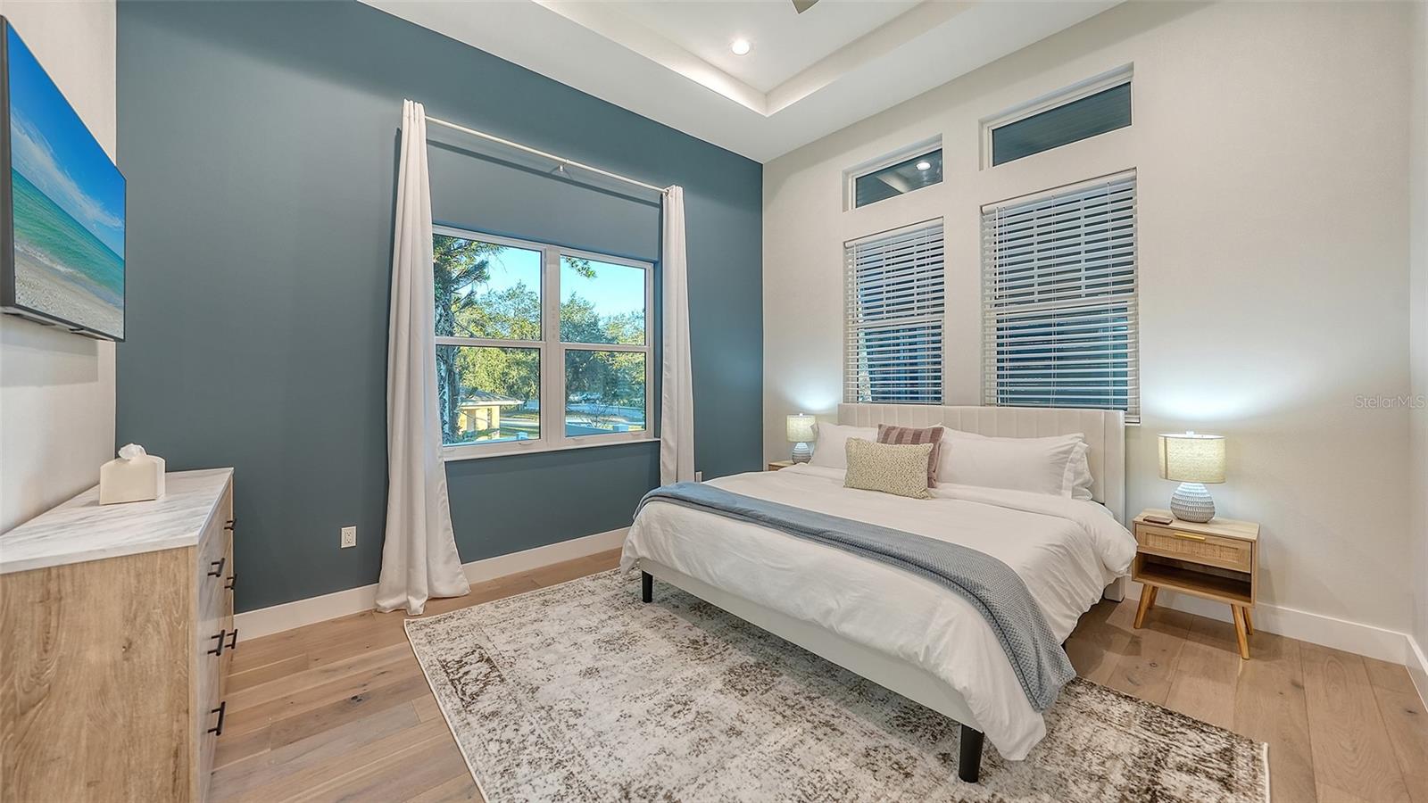 1537 SIESTA DR