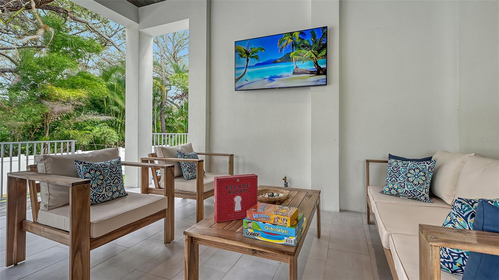 1537 SIESTA DR