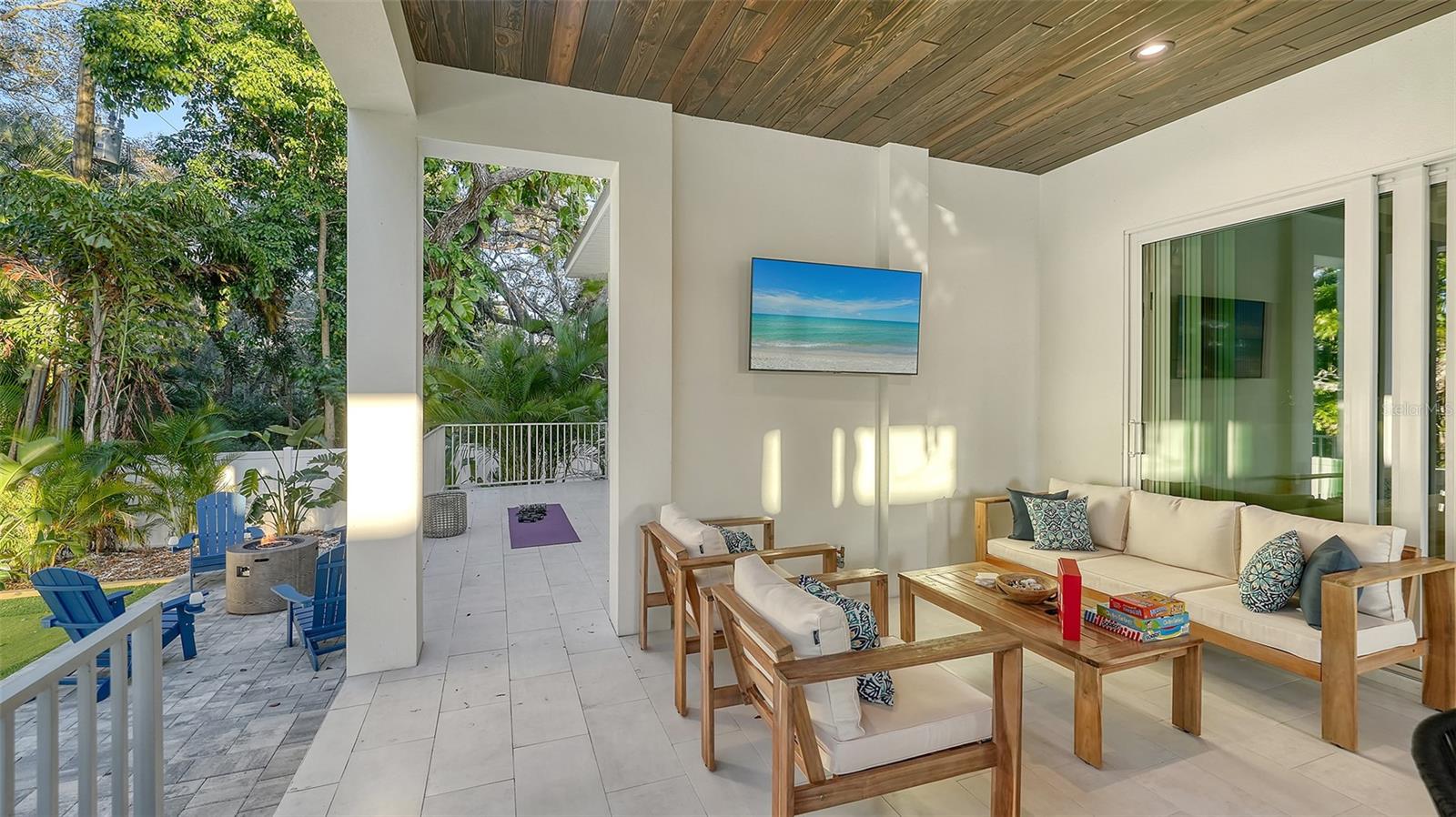 1537 SIESTA DR