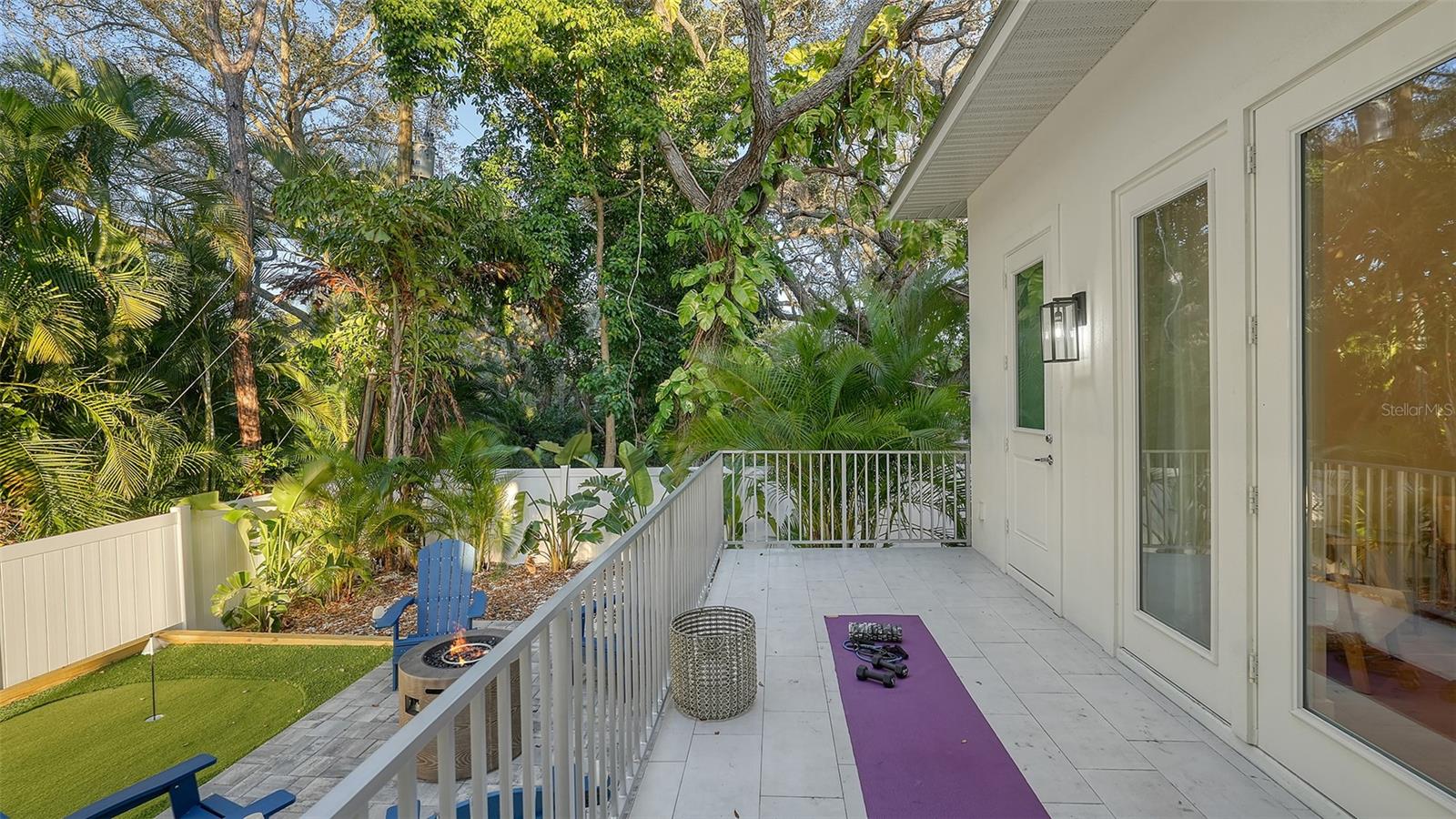 1537 SIESTA DR