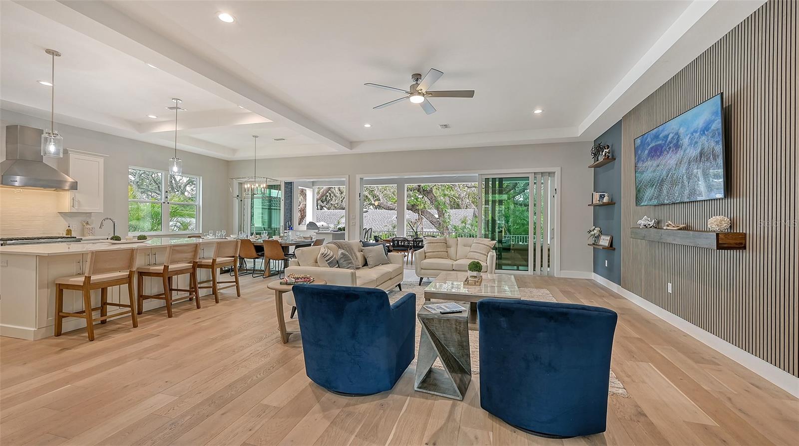 1537 SIESTA DR