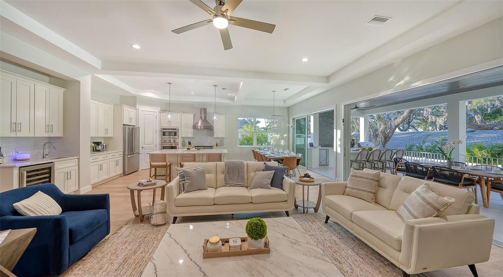 1537 SIESTA DR