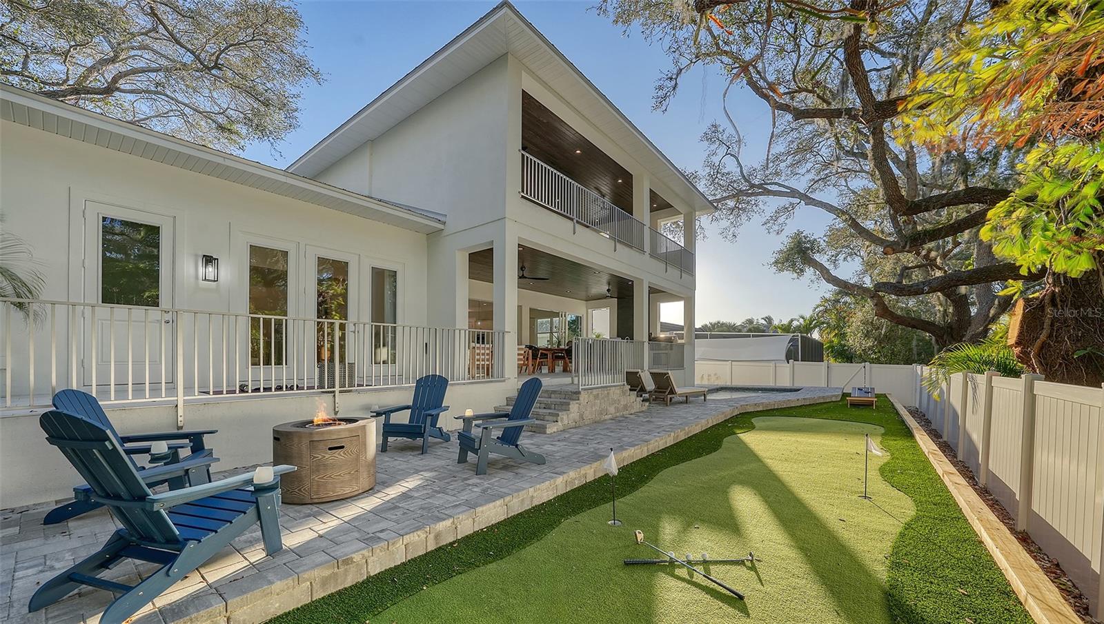 1537 SIESTA DR