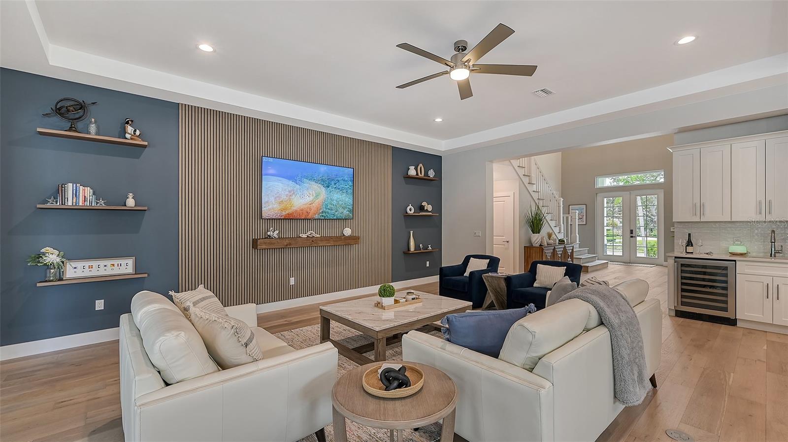 1537 SIESTA DR