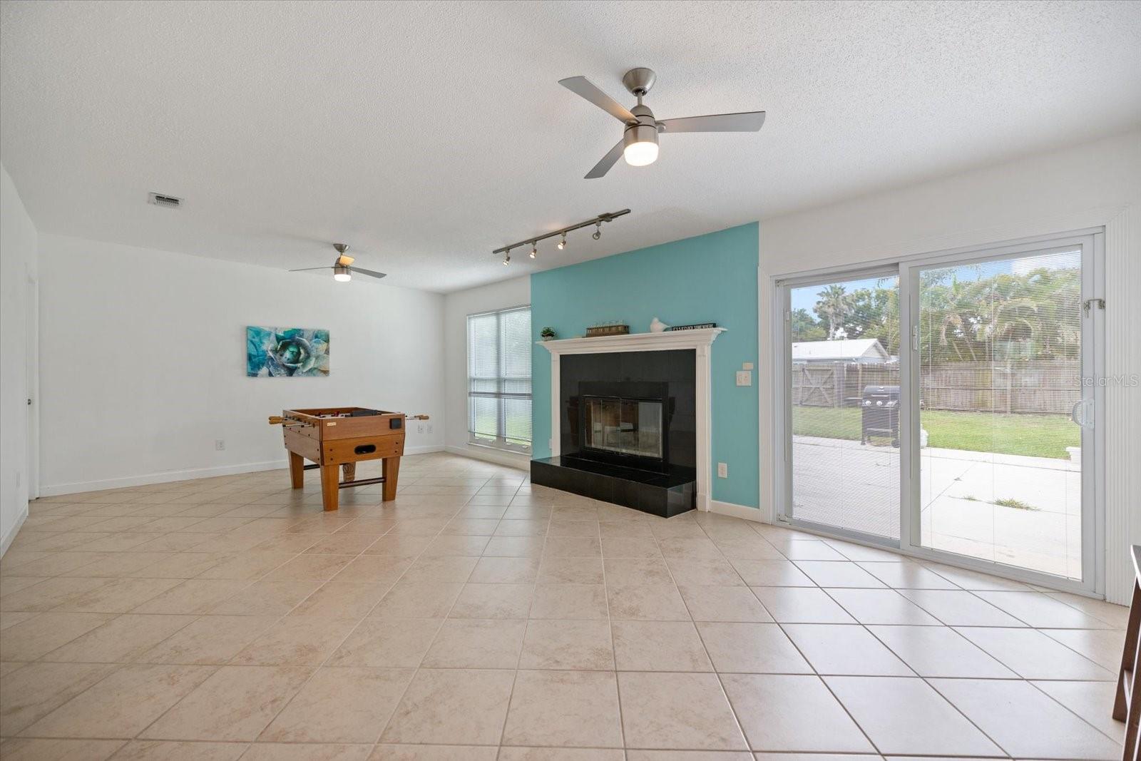 818 PLUM TREE LN
