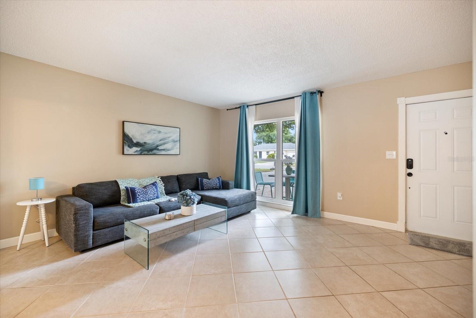 818 PLUM TREE LN