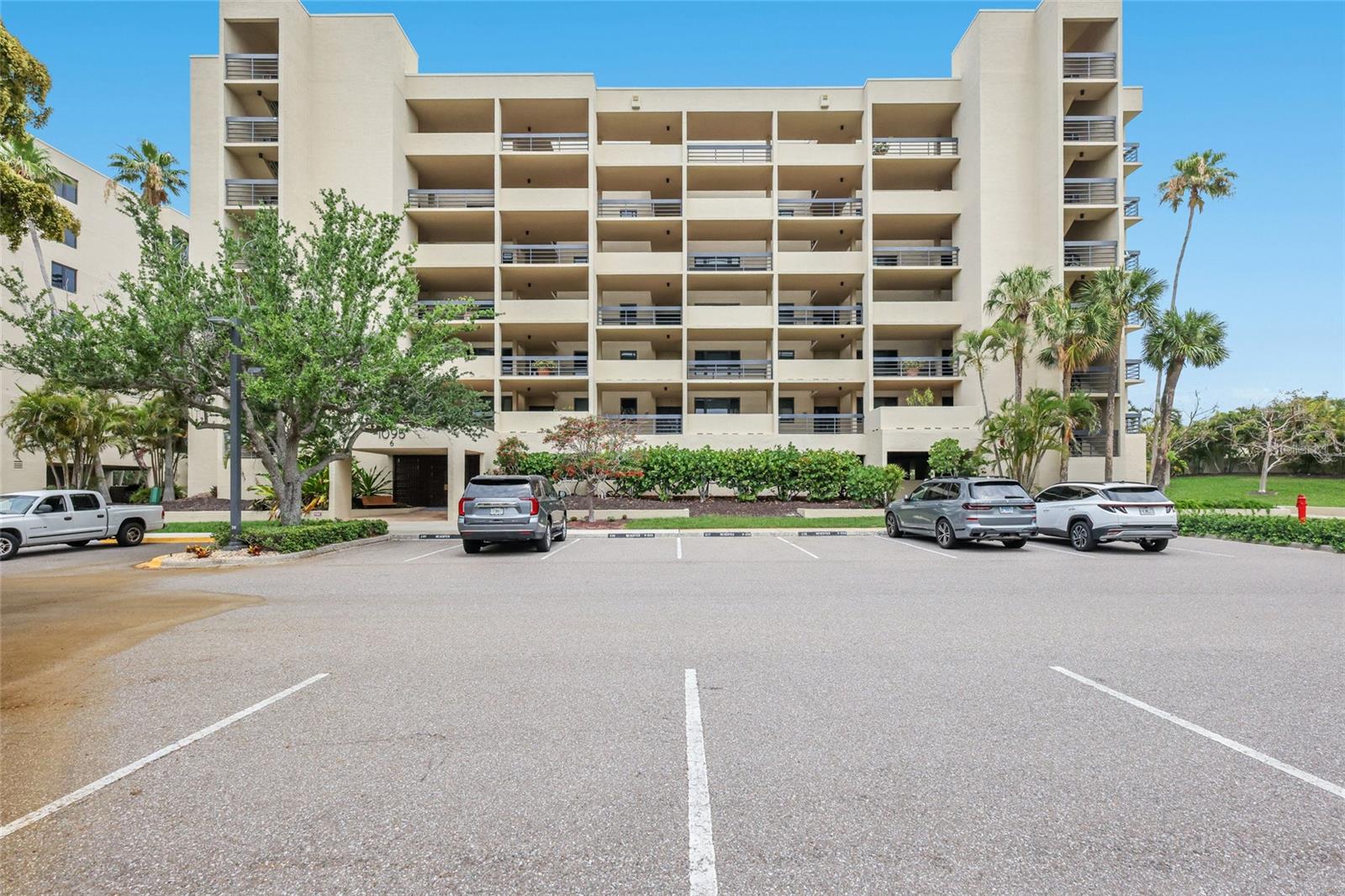 1095 GULF OF MEXICO DR #102