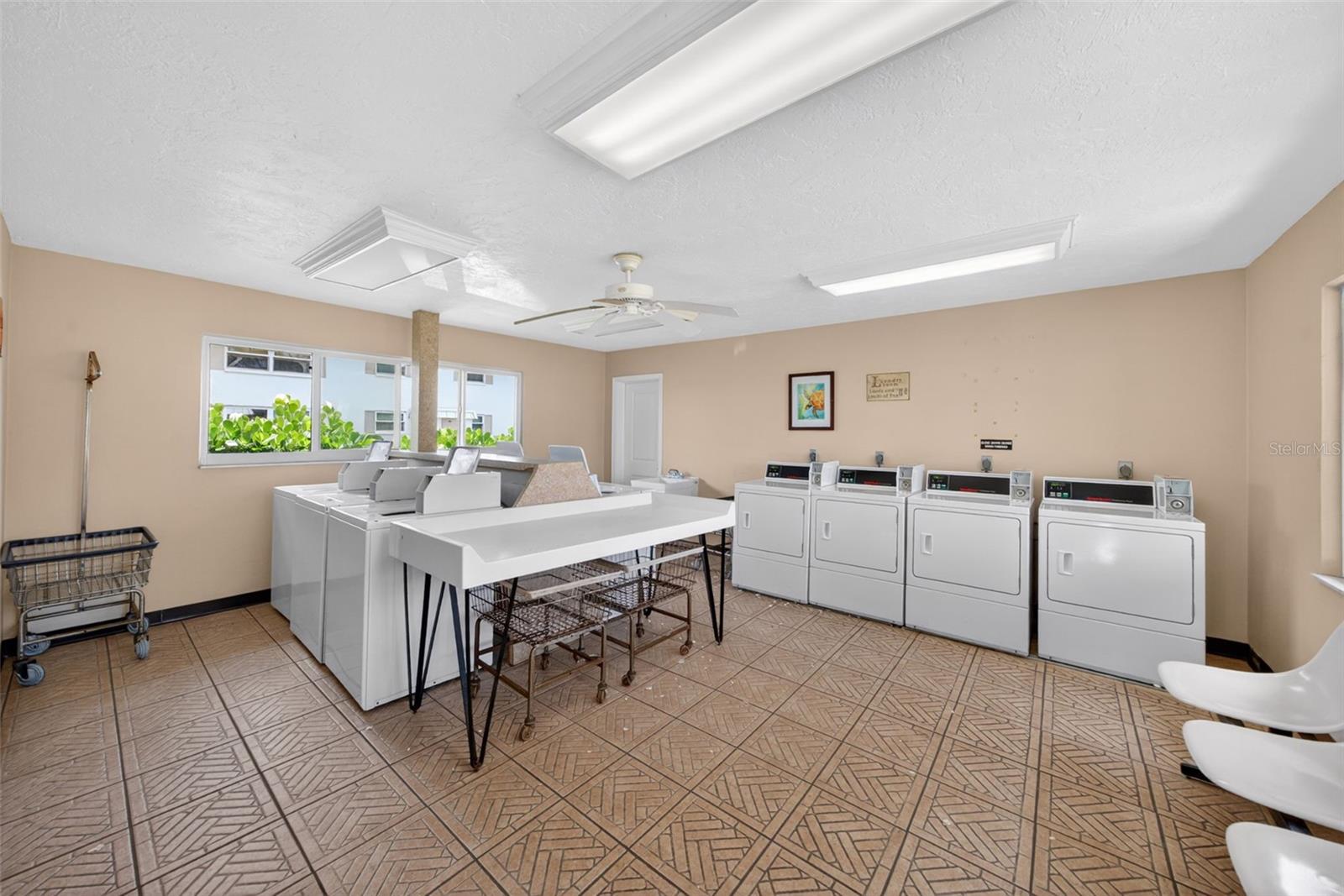 5800 HOLLYWOOD BLVD #112
