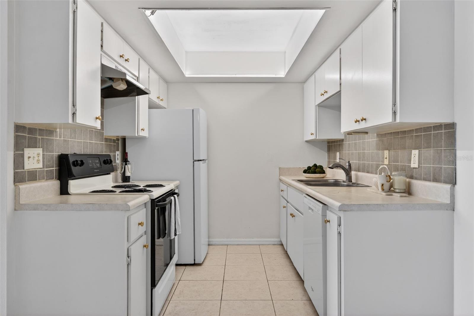 5800 HOLLYWOOD BLVD #112
