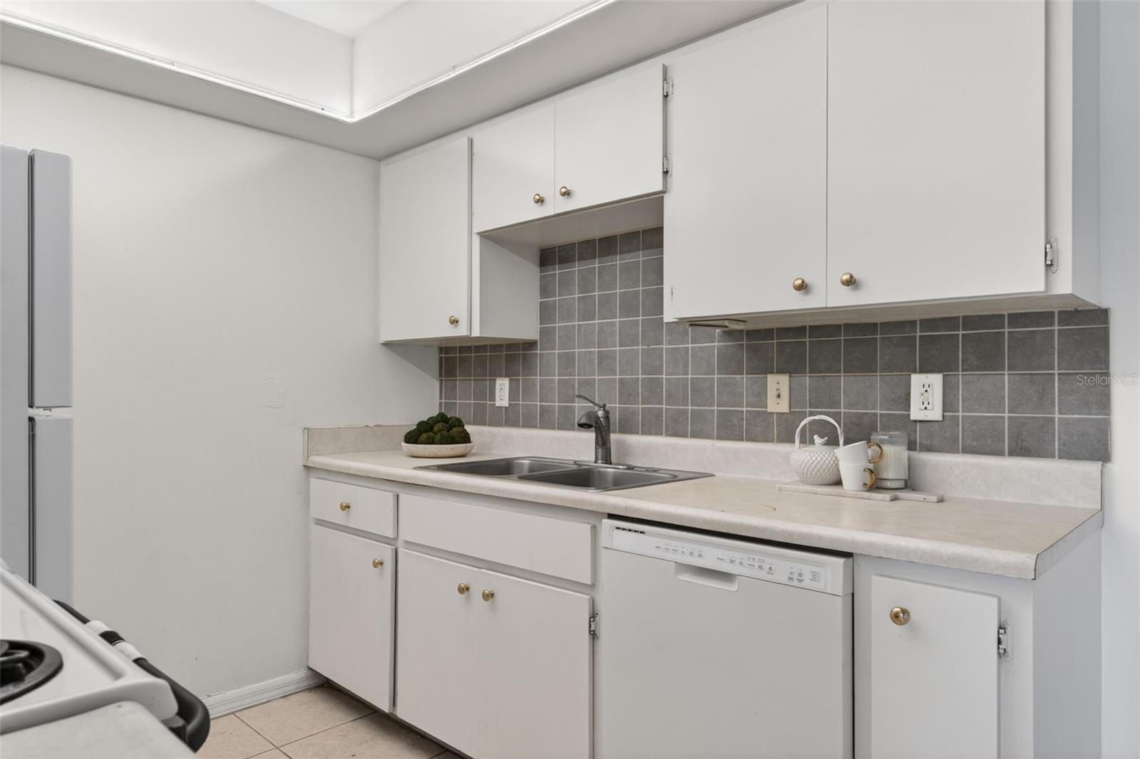5800 HOLLYWOOD BLVD #112