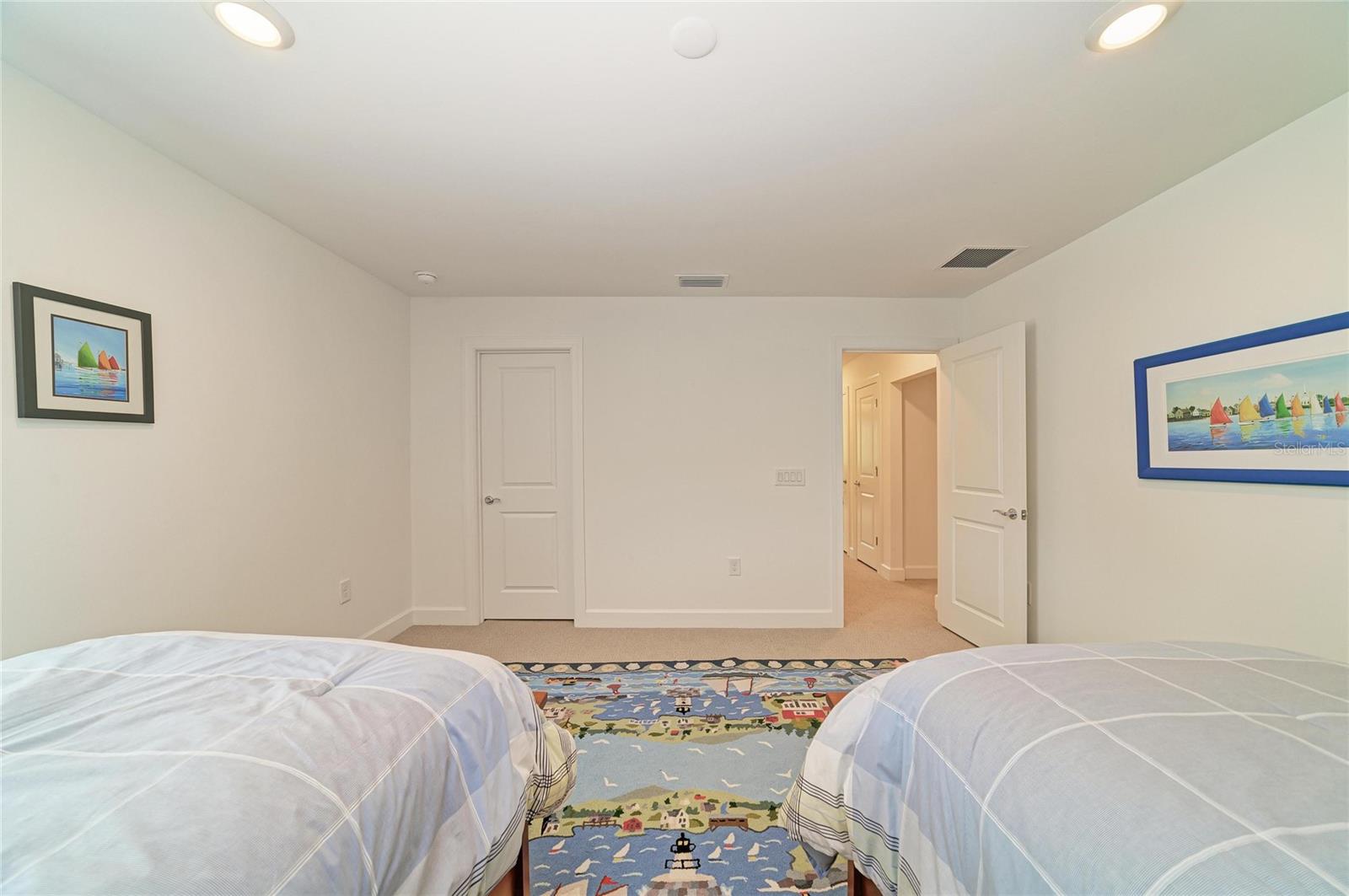 16341 HIDDEN OAK LOOP