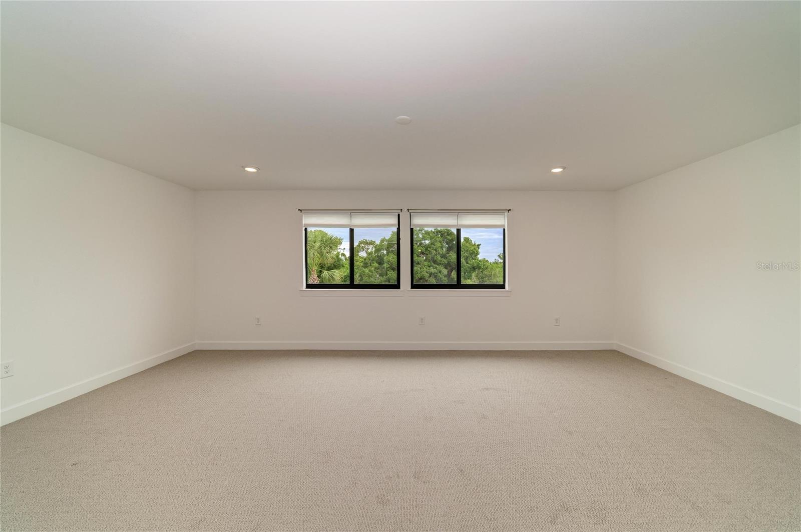 16341 HIDDEN OAK LOOP