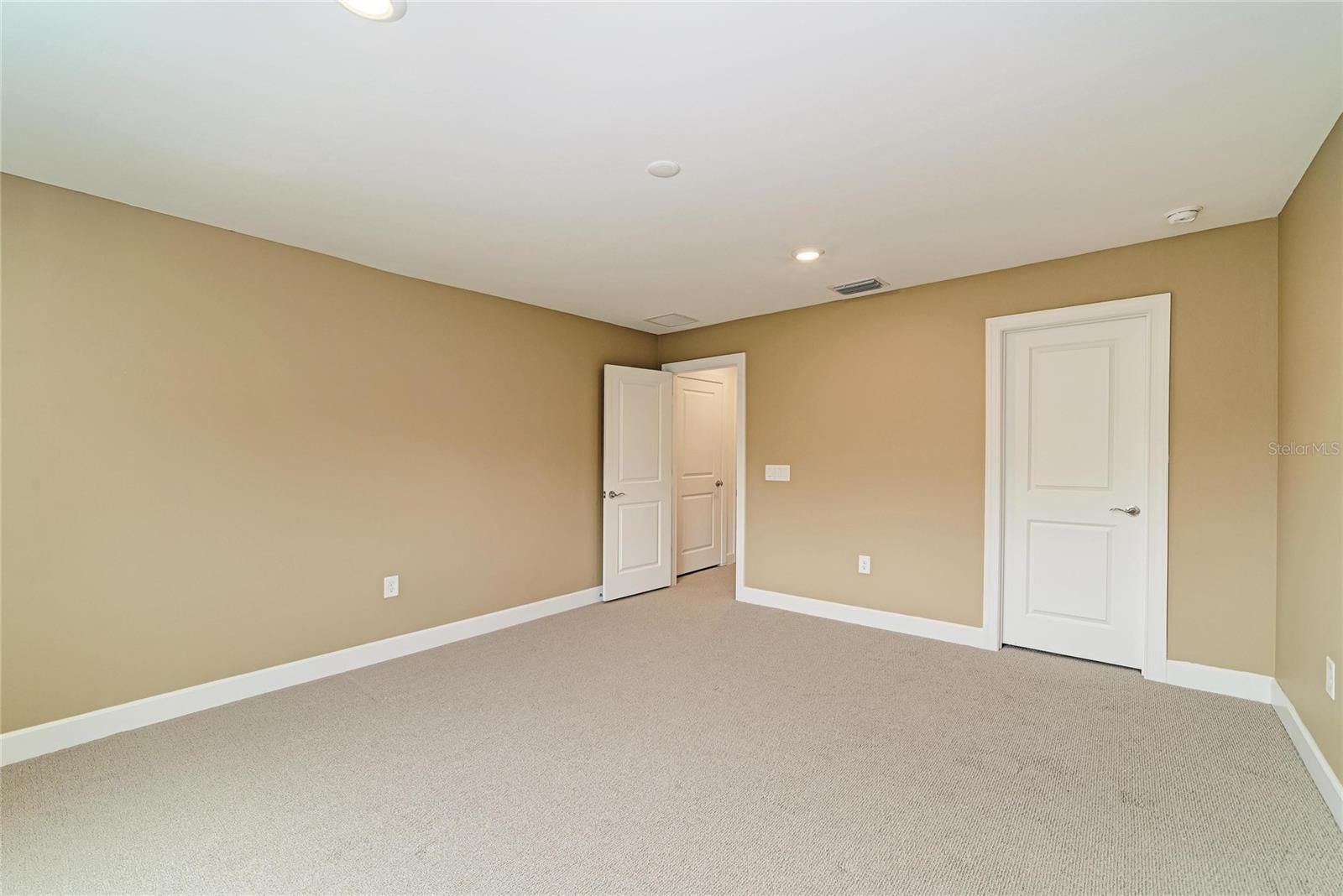 16341 HIDDEN OAK LOOP