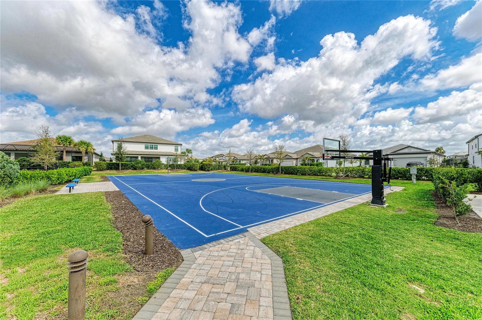 16341 HIDDEN OAK LOOP