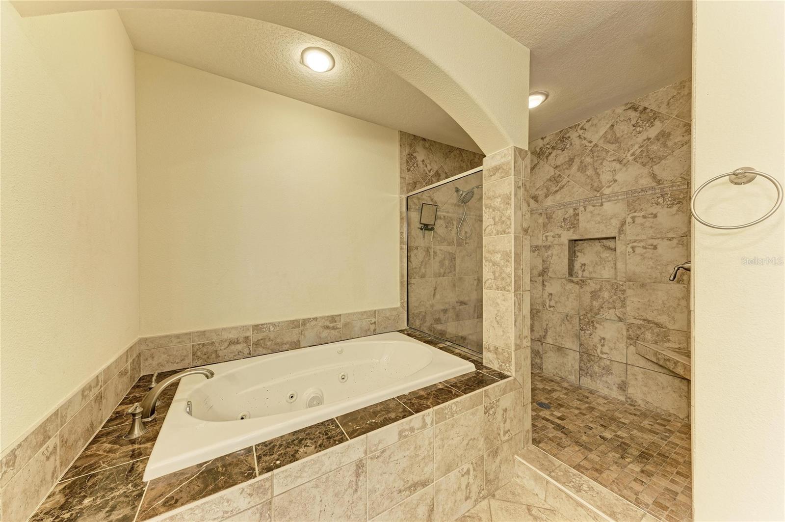5200 MANORWOOD DR #2D