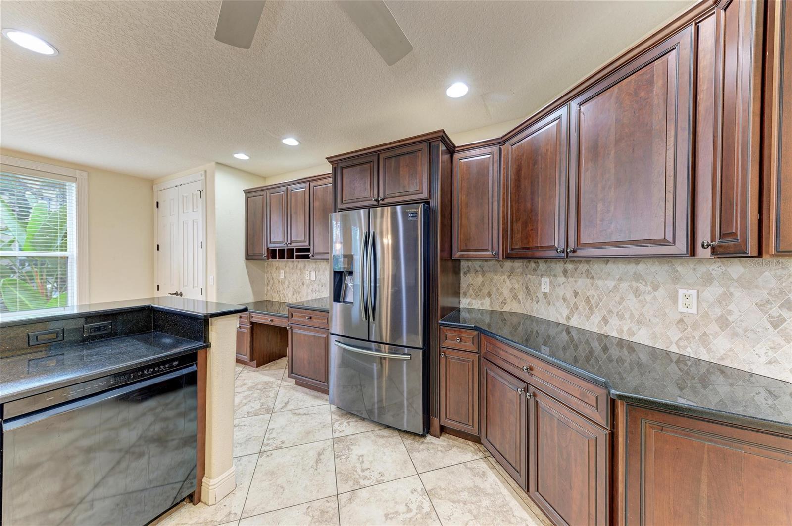 5200 MANORWOOD DR #2D