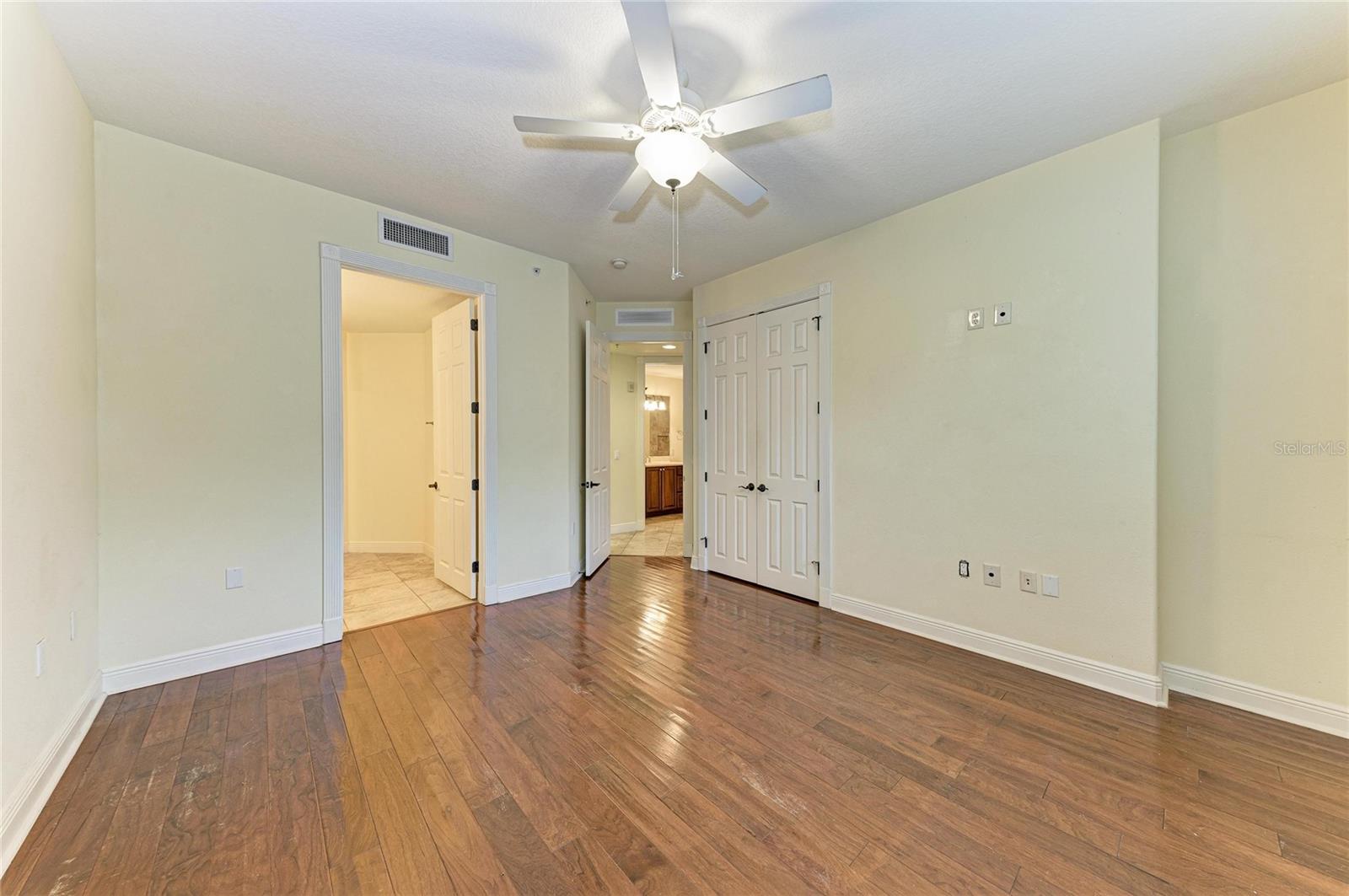 5200 MANORWOOD DR #2D