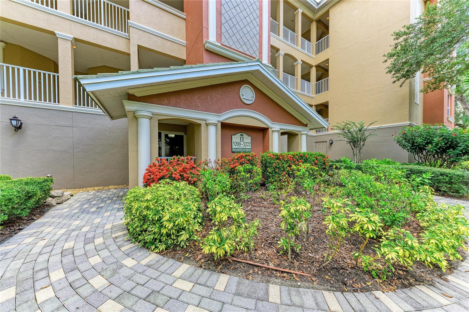 5200 MANORWOOD DR #2D