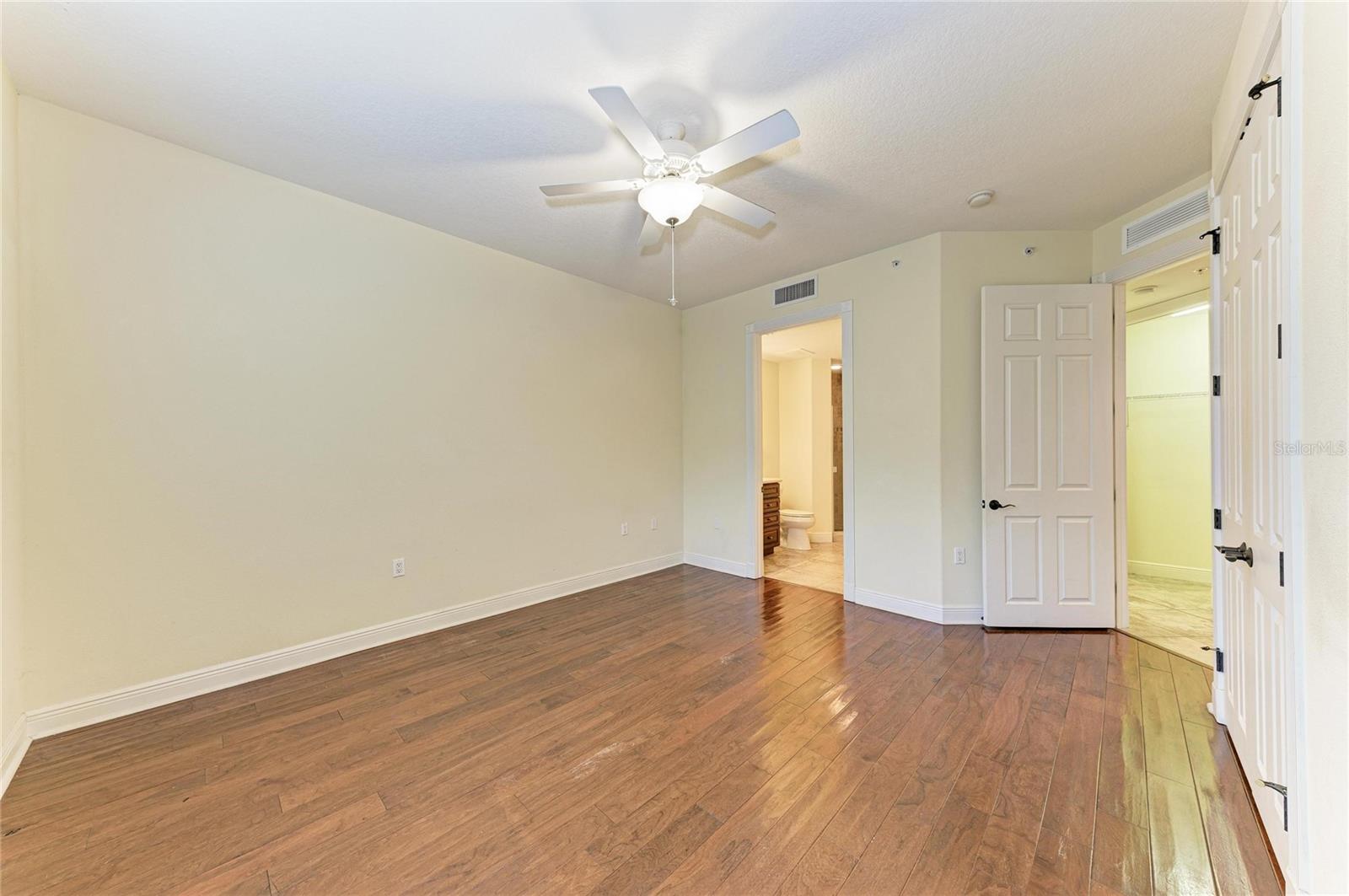 5200 MANORWOOD DR #2D