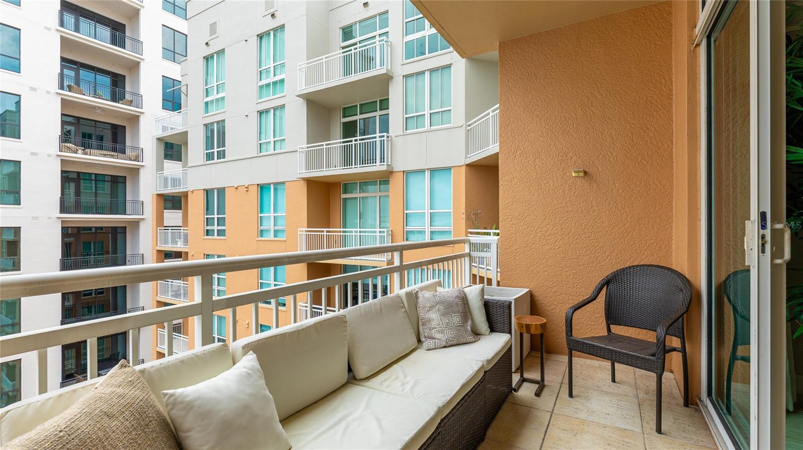 1350 MAIN ST #1503