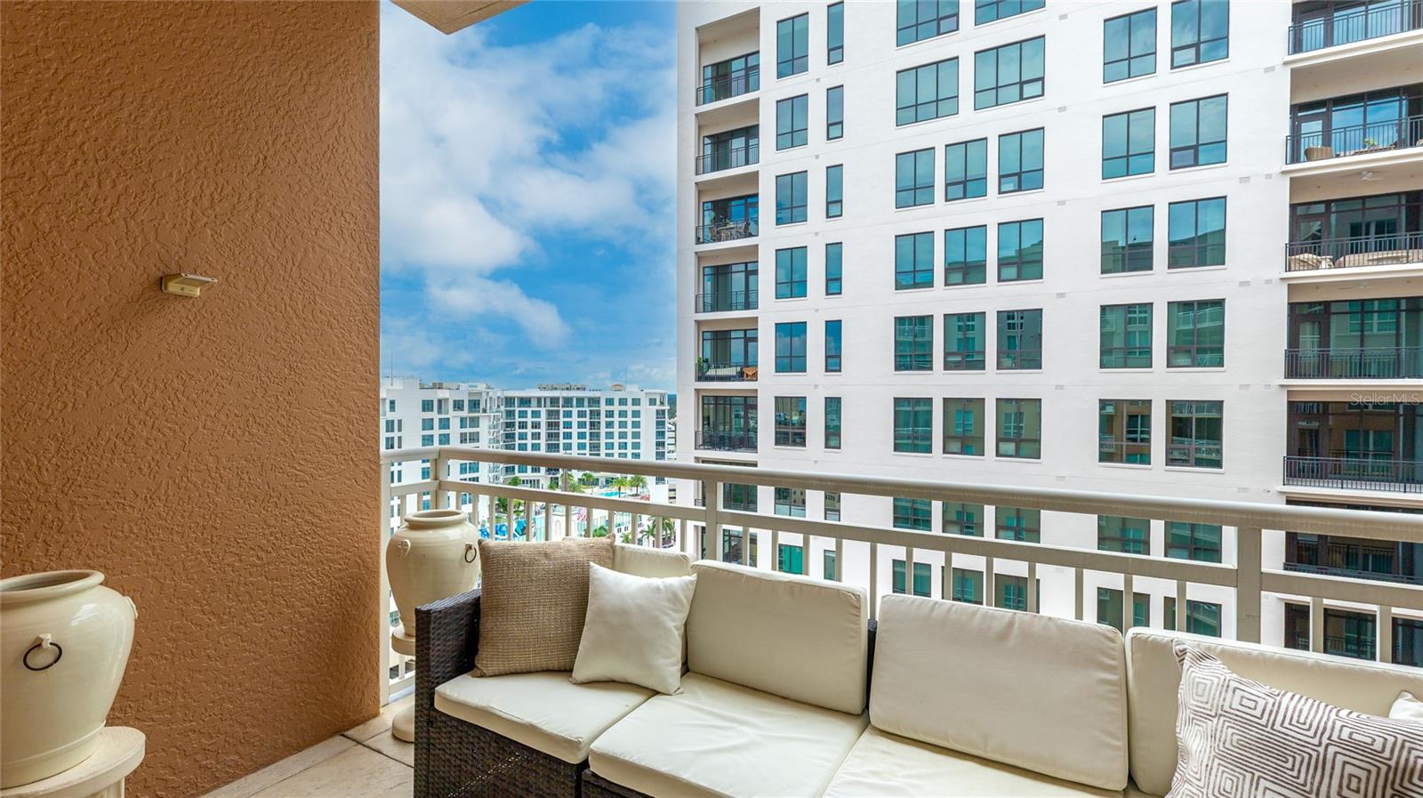 1350 MAIN ST #1503