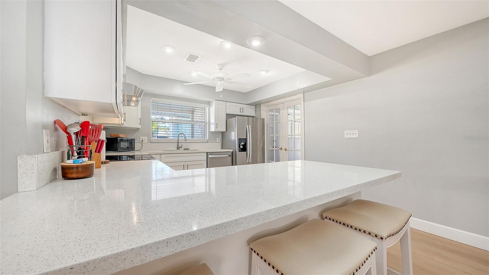 6515 COLONIAL DR