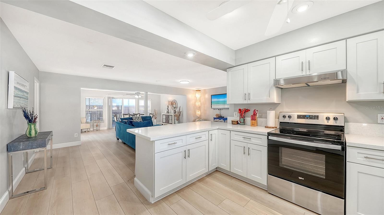 6515 COLONIAL DR