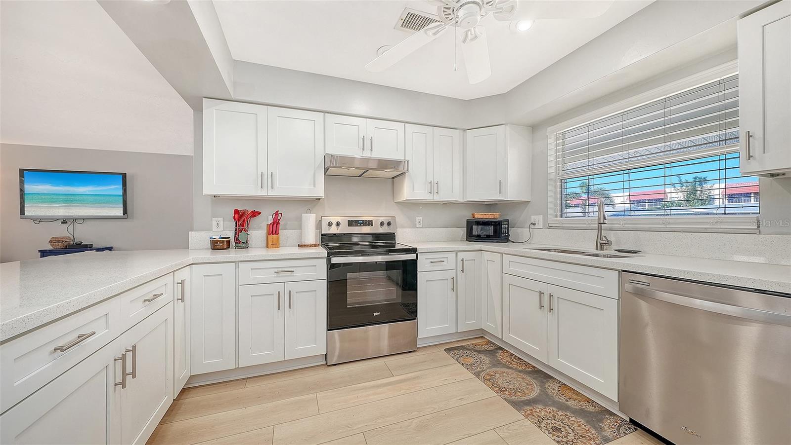 6515 COLONIAL DR