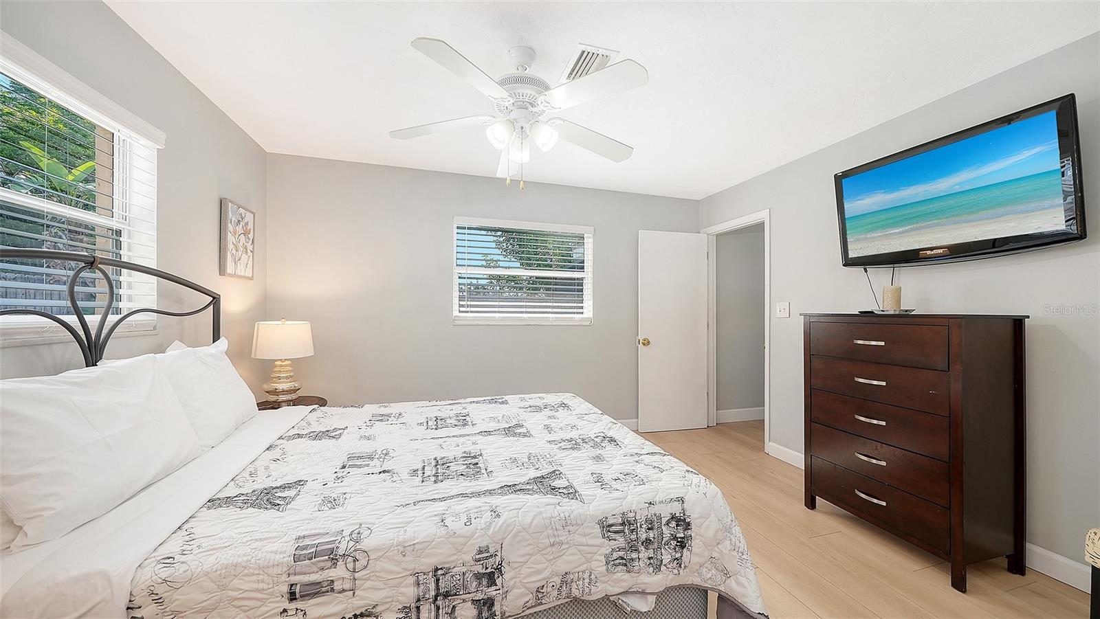 6515 COLONIAL DR