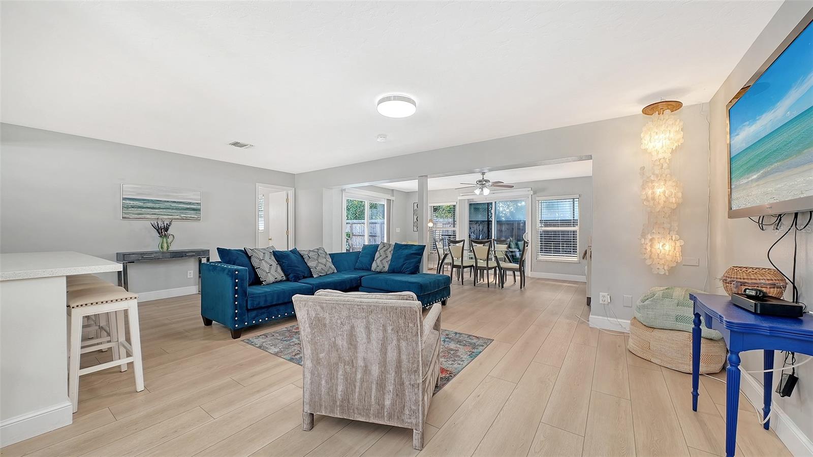 6515 COLONIAL DR