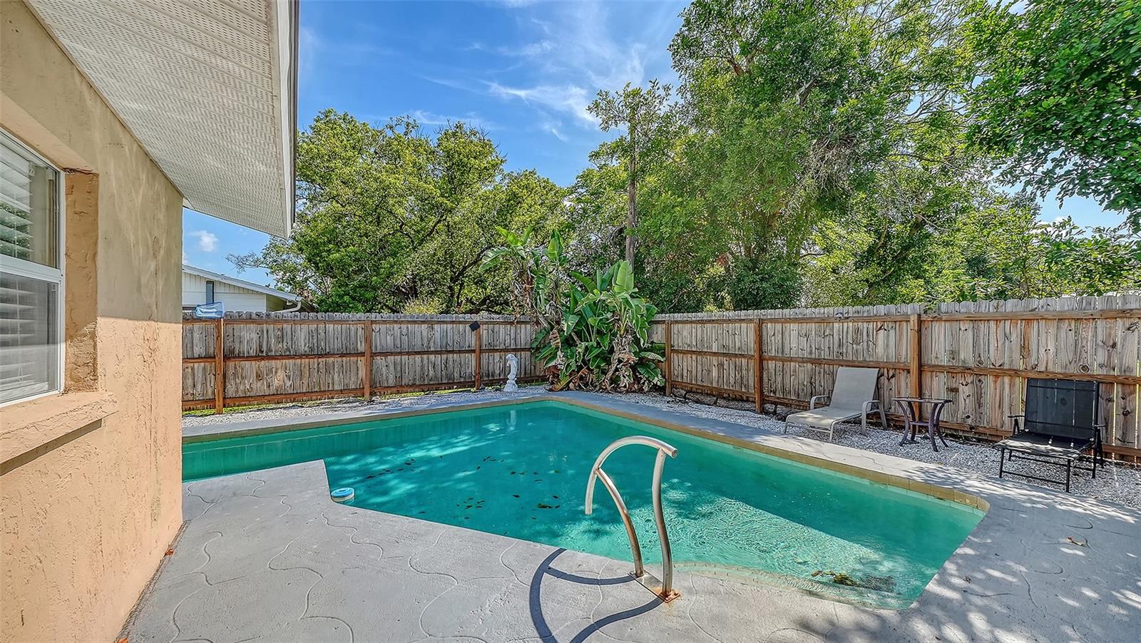 6515 COLONIAL DR