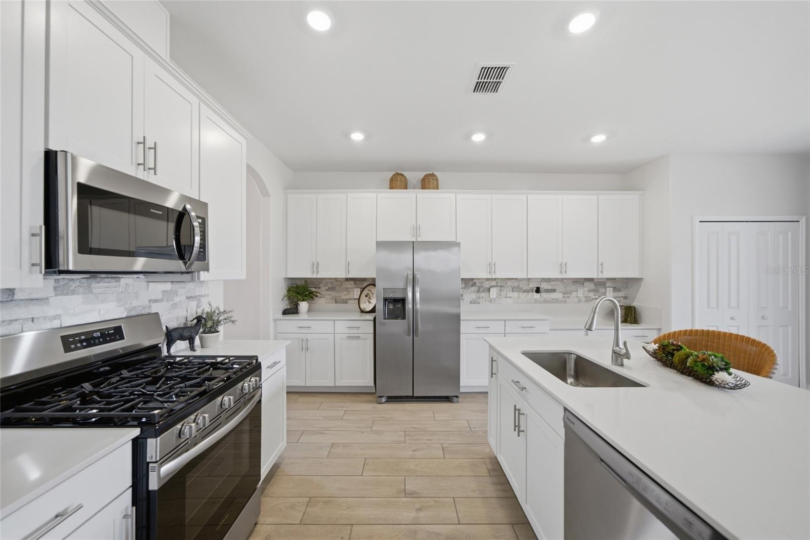 14988 SERENE SHORES LOOP