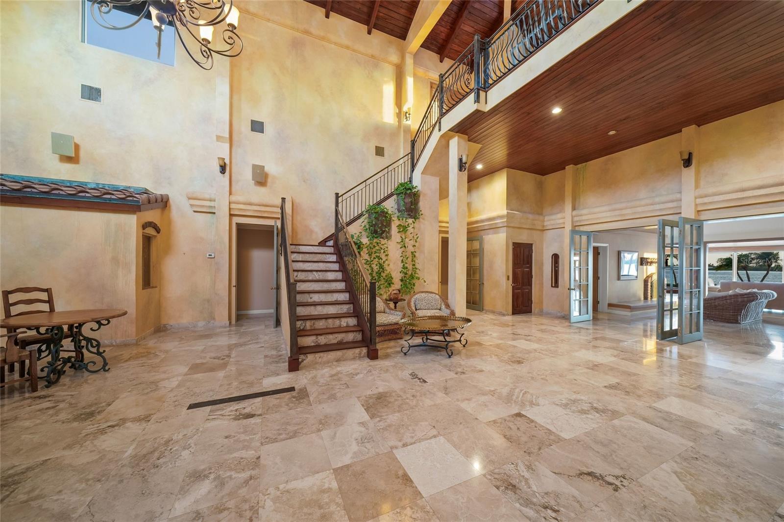 1136 N LAKE SHORE DR