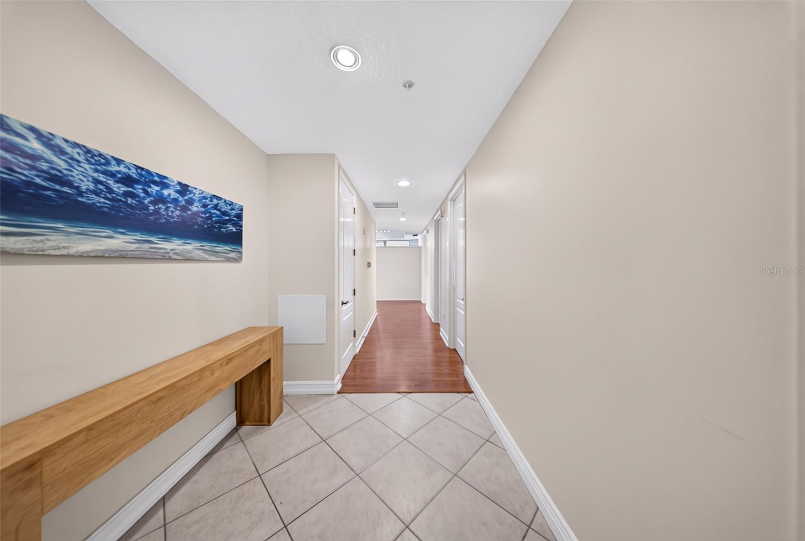1233 N GULFSTREAM AVE #401