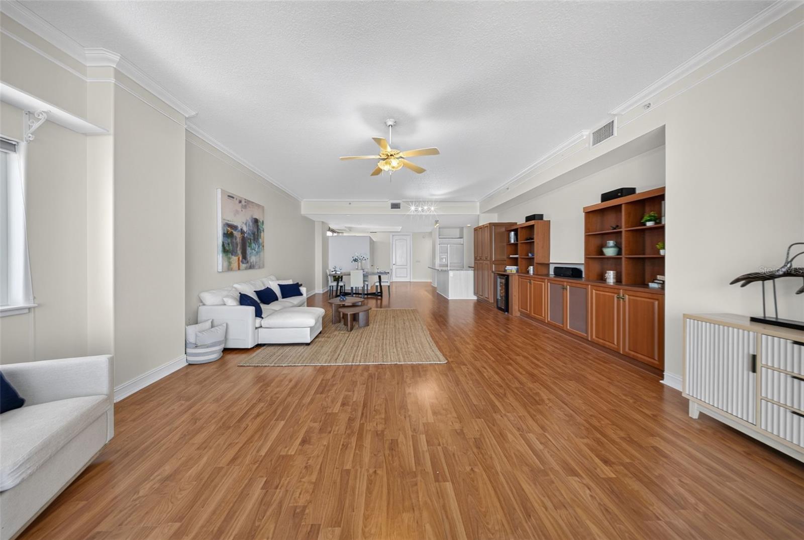1233 N GULFSTREAM AVE #401