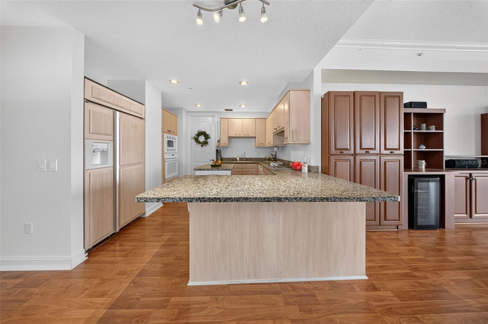1233 N GULFSTREAM AVE #401