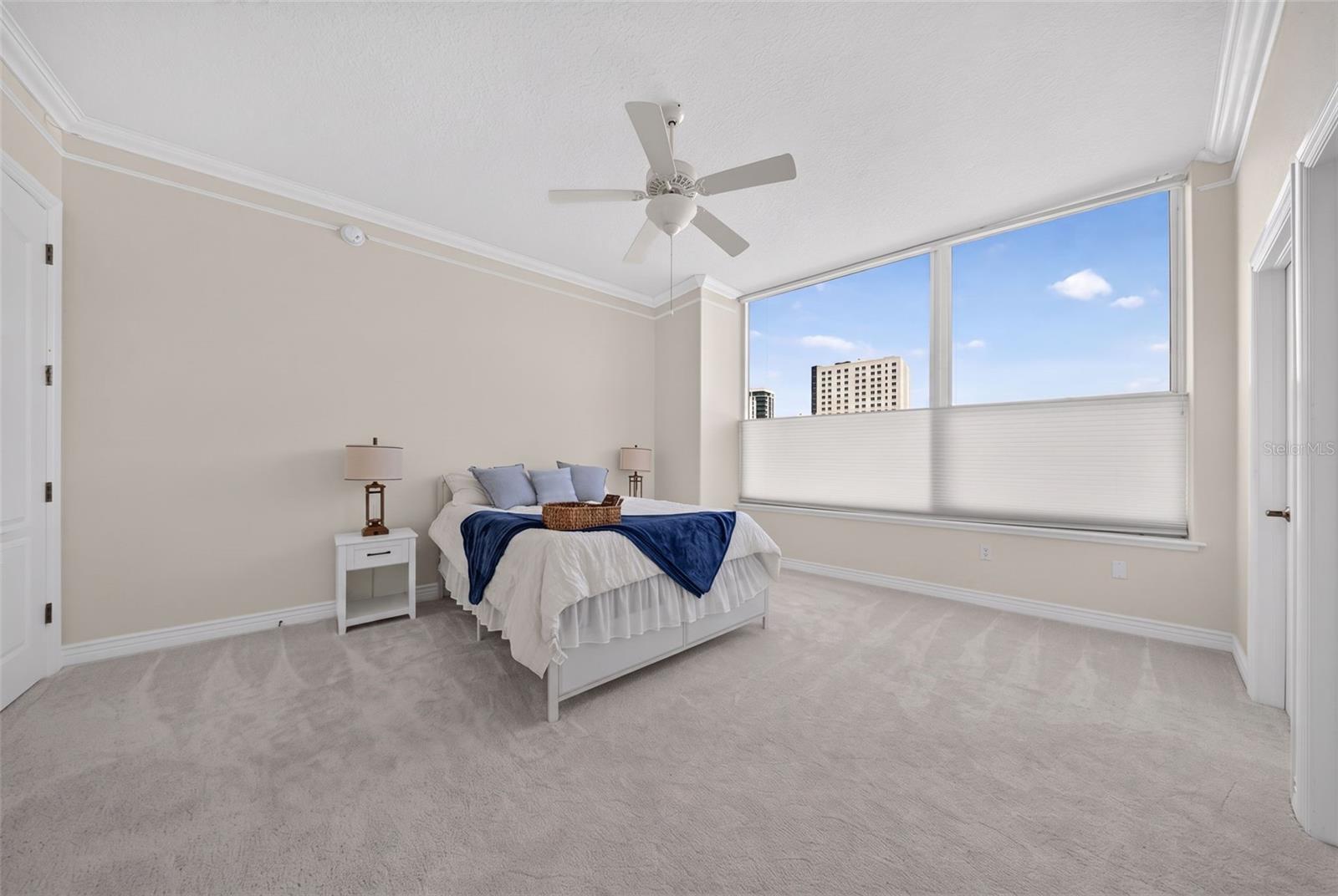 1233 N GULFSTREAM AVE #401