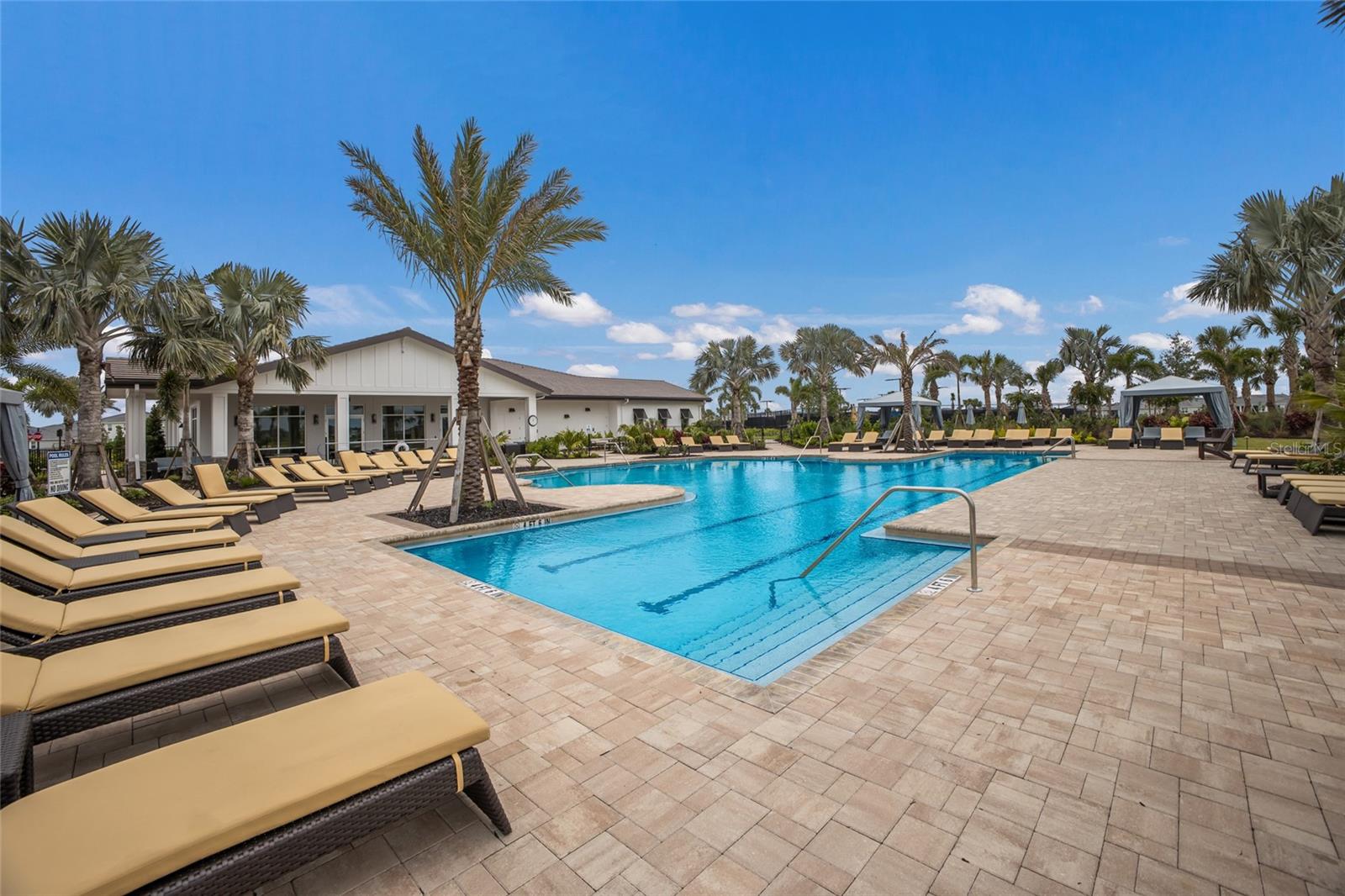 3471 HILLTOP CIR