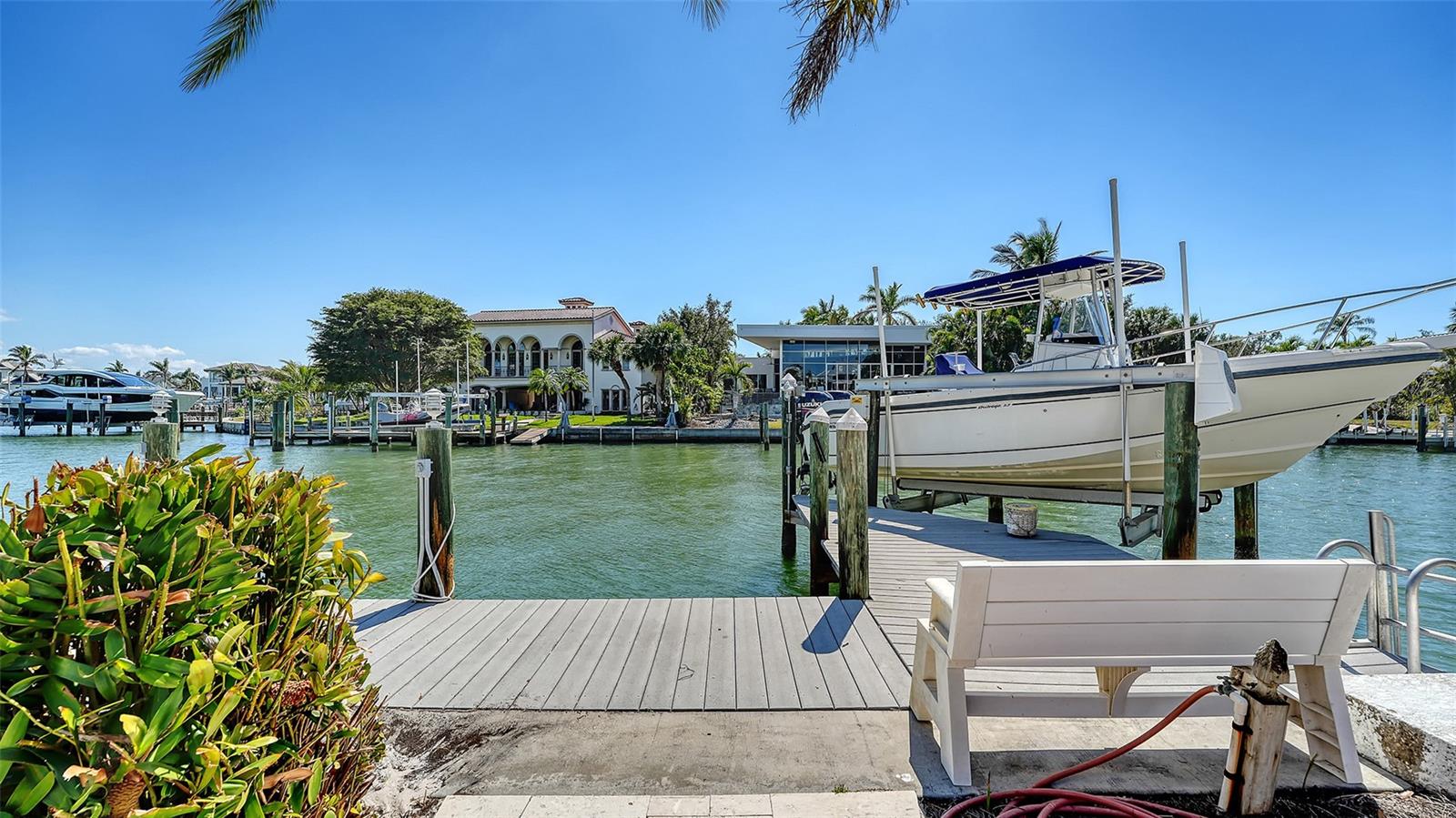 732 SIESTA DR