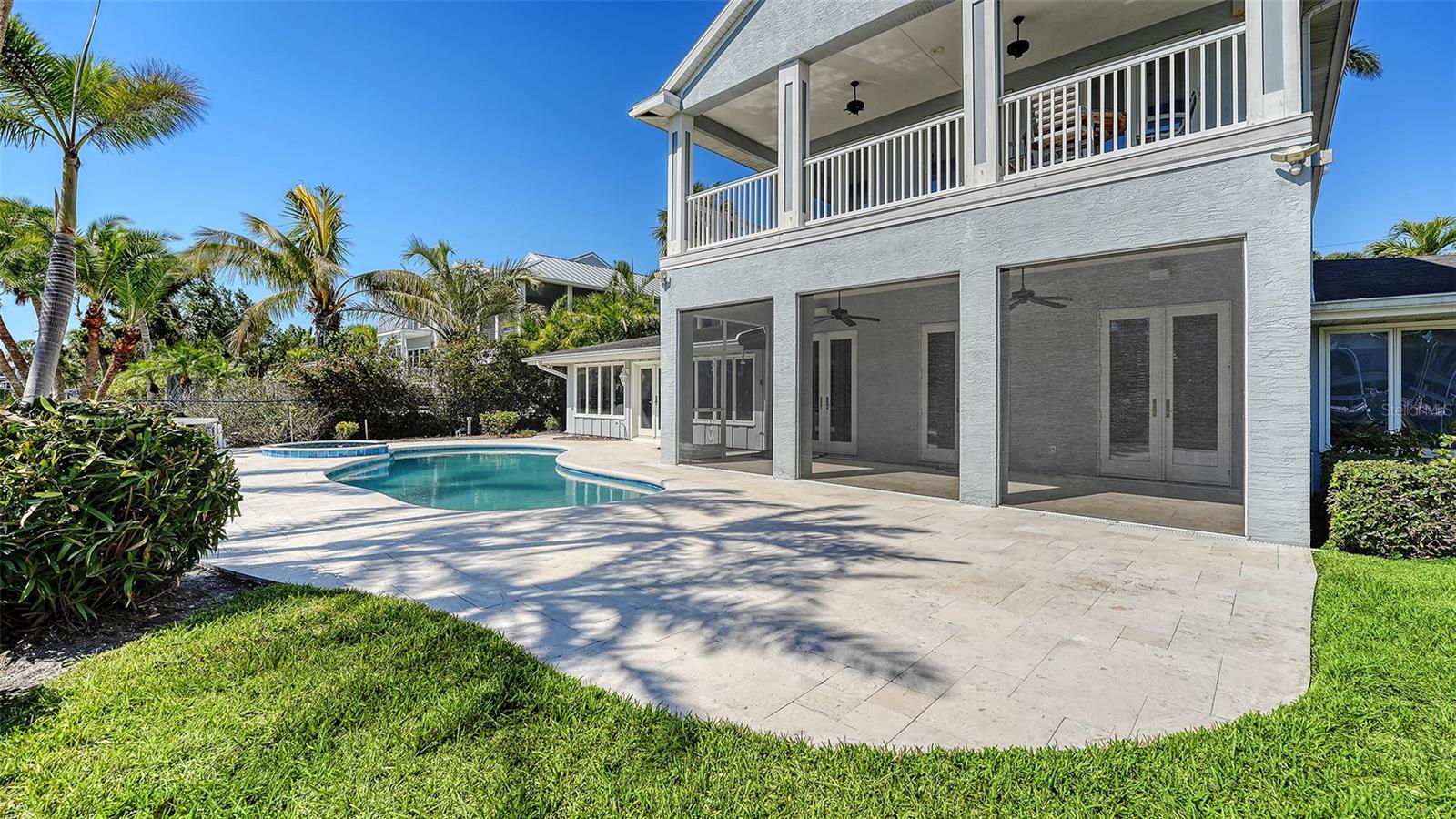 732 SIESTA DR