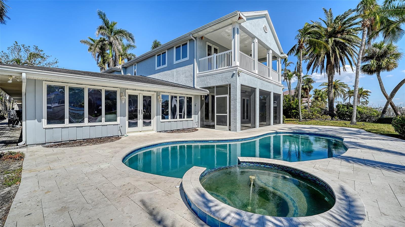 732 SIESTA DR