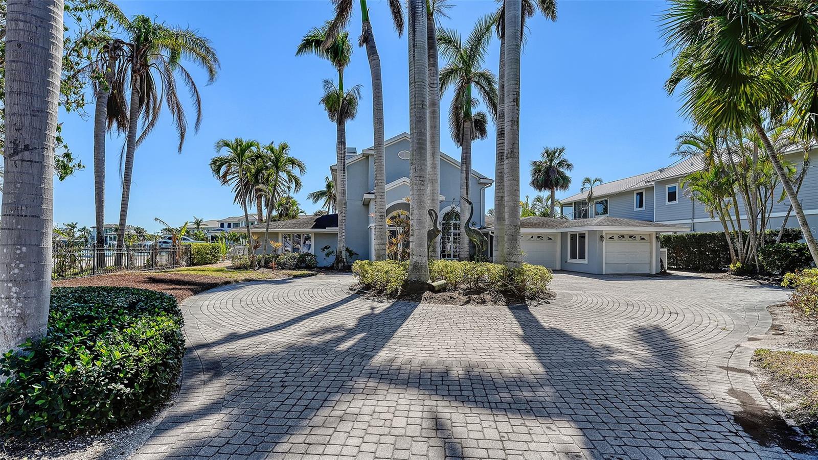 732 SIESTA DR
