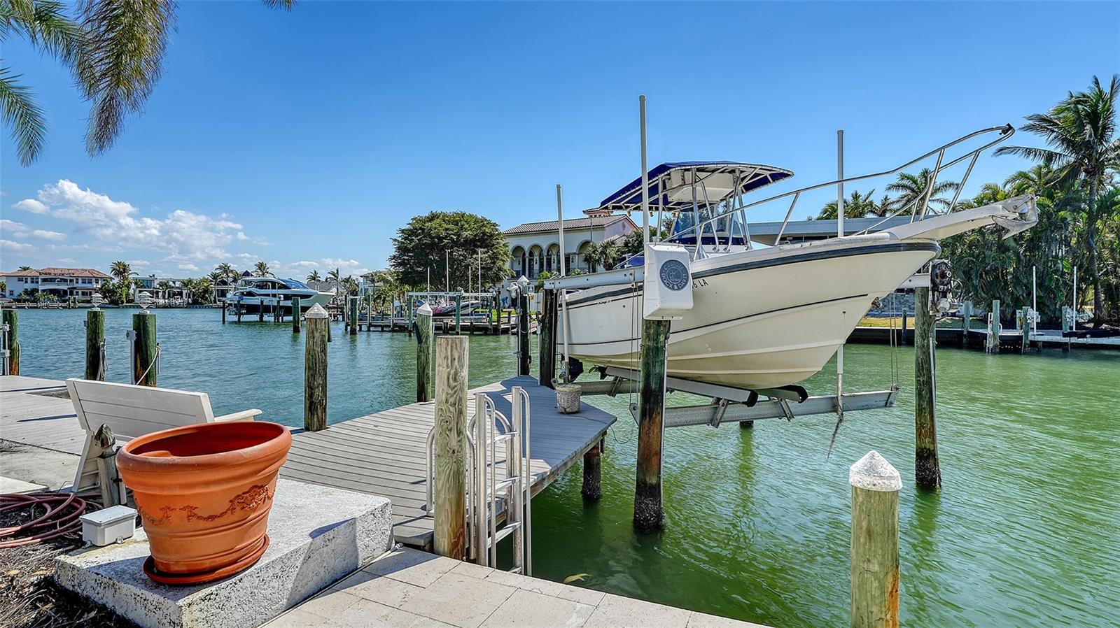 732 SIESTA DR