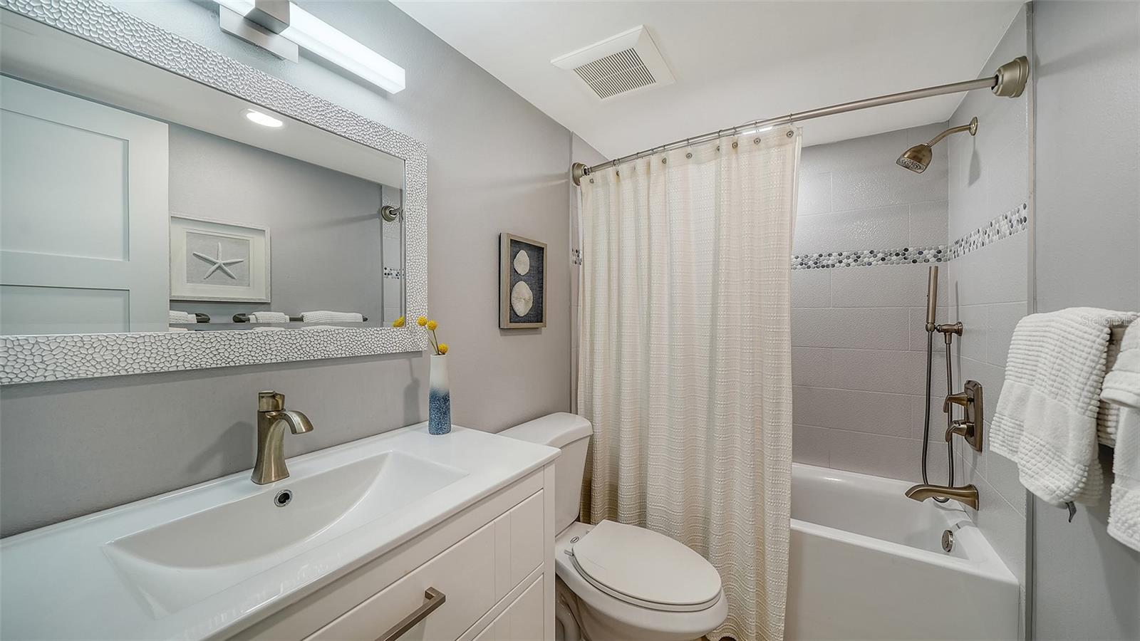 5600 BEACH WAY DR #207