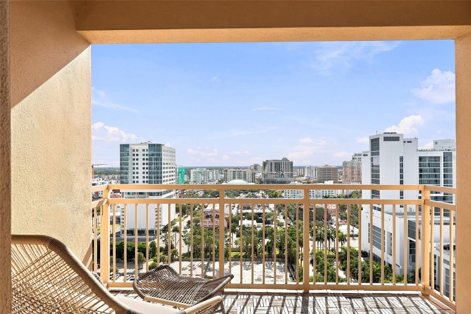 1111 RITZ CARLTON DR #1704