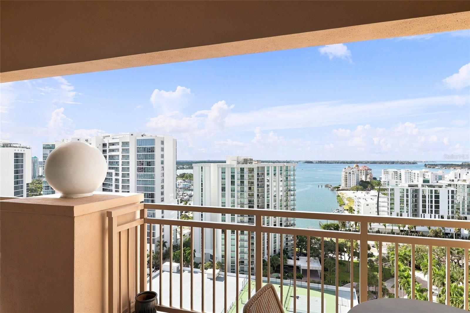 1111 RITZ CARLTON DR #1704